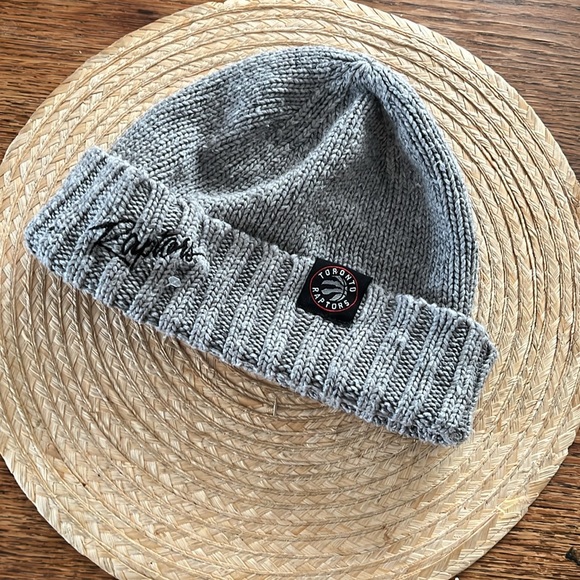 Mitchell & Ness Raptors  15% wool Knit Beanie Toque  Hat - Picture 5 of 9